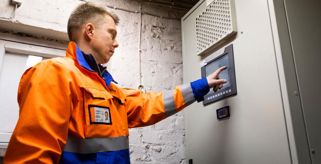 Kuvassa verkostopäällikkö Sami Väisänen