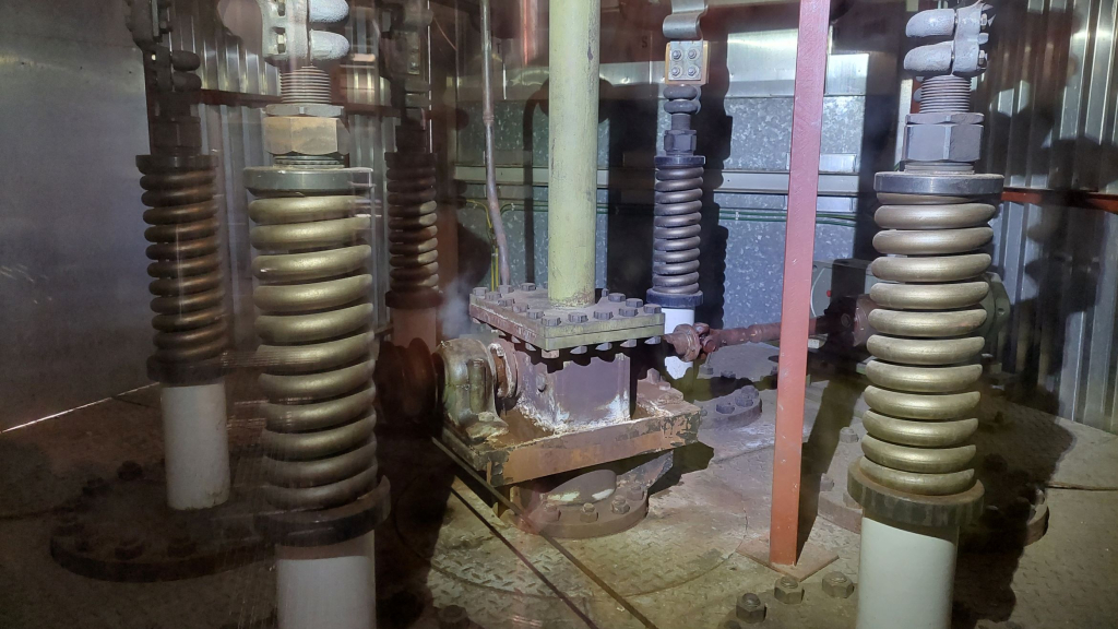 Sähkökattilan säätökoneistoa.