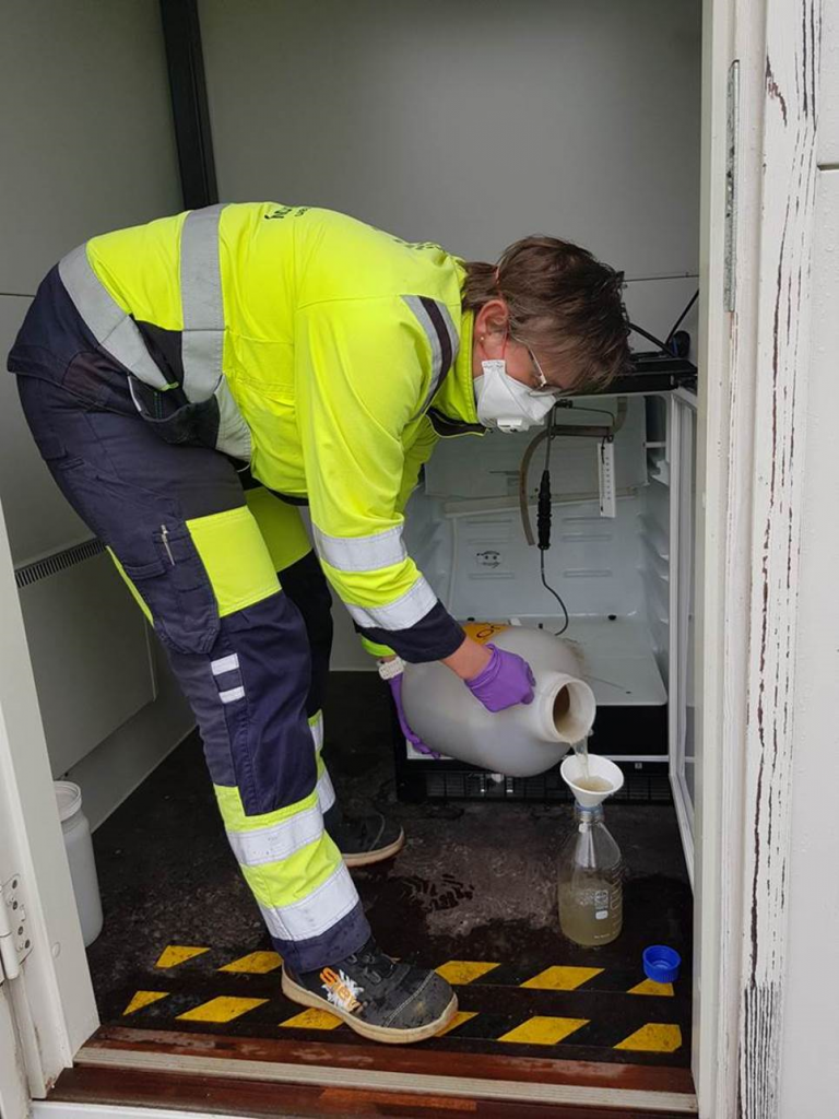 lappeenrannan-lampovoima-naytteenlaskua-pulloon-toikansuolla