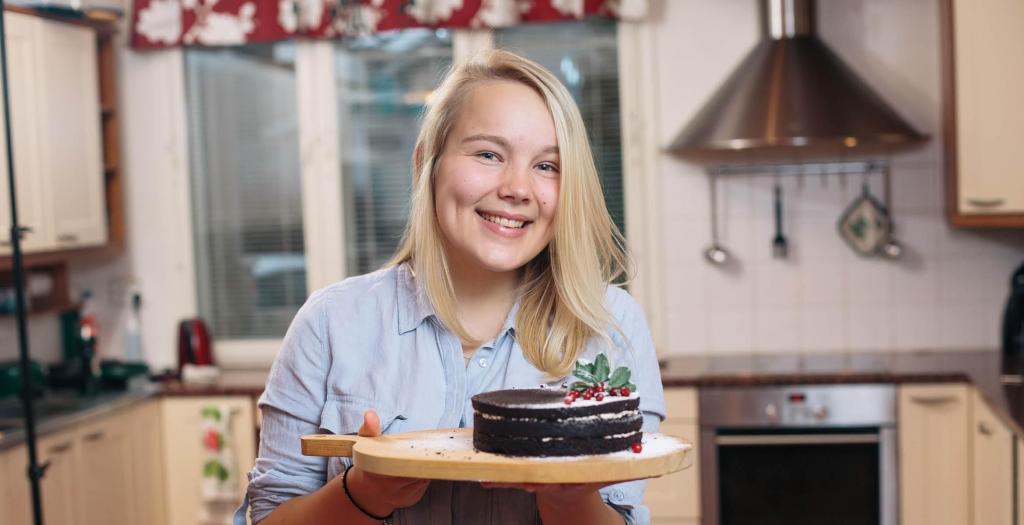 Annika Ikonen ja Lappeenrannan Energian energiakakku