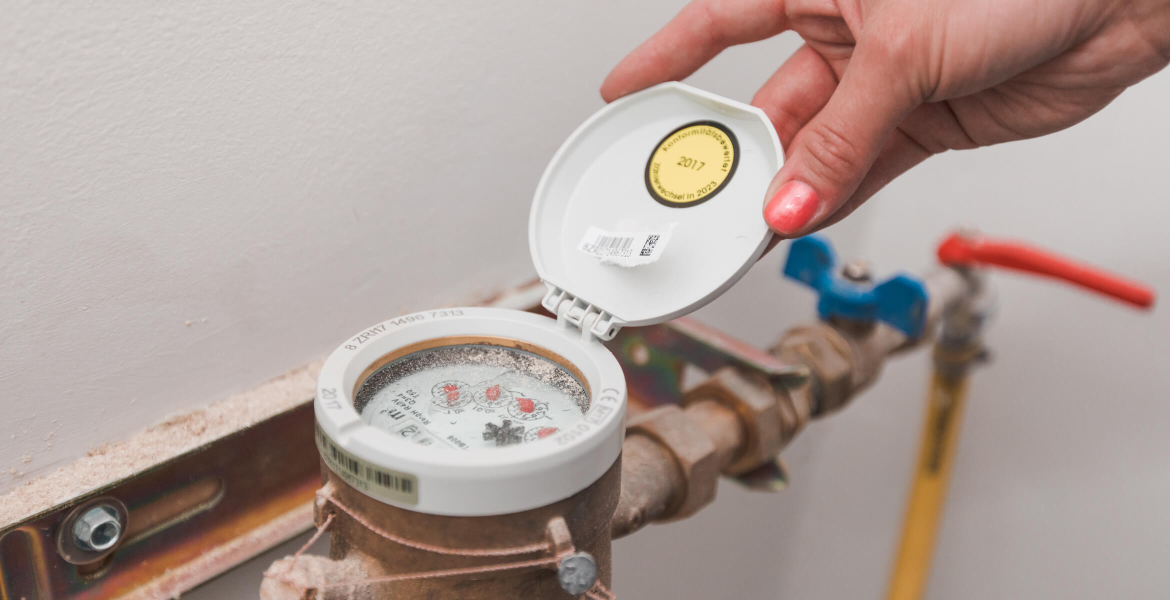 Vesimittareita vaihdetaan Lappeenrannassa.