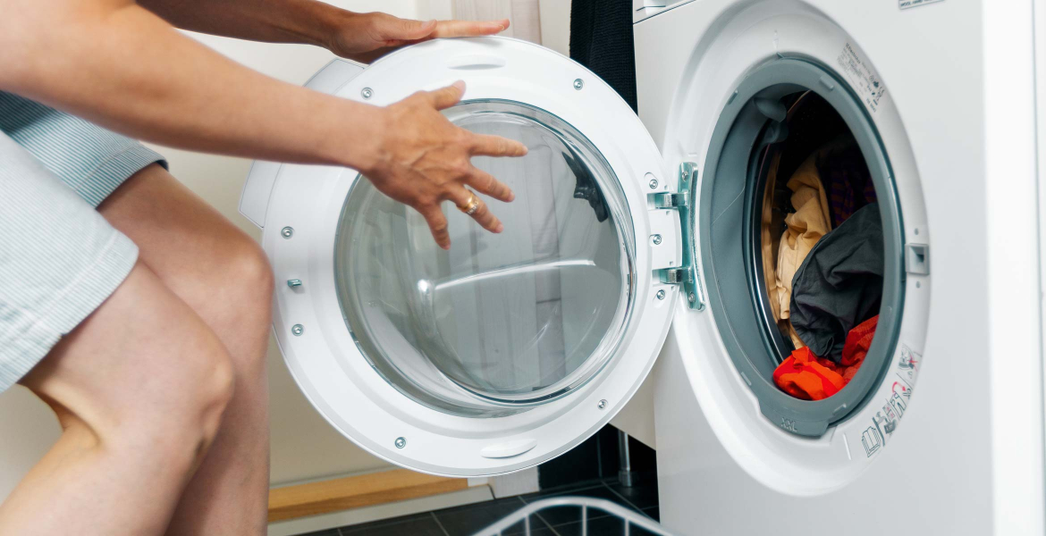 Astetta alemmas - kuvituskuva pyykinkoneesta