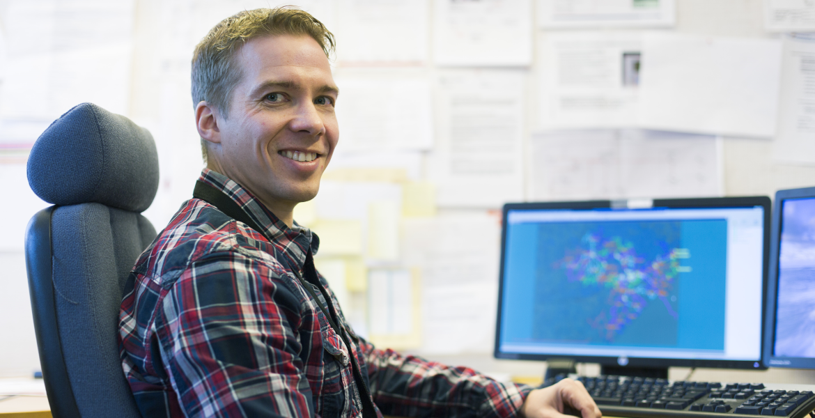 Sähkön käyttöpäällikkö Antti Lintunen kertoo yhteistyöstä sähkön verkostoautomaatiosta Enston kanssa. 