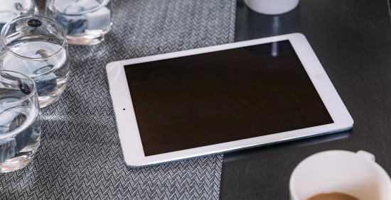 Kuvituskuvassa tabletilla ei ole sähköä.