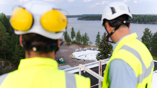 Kaukolämpöakun työmaa Mertaniemessä syksyllä 2024