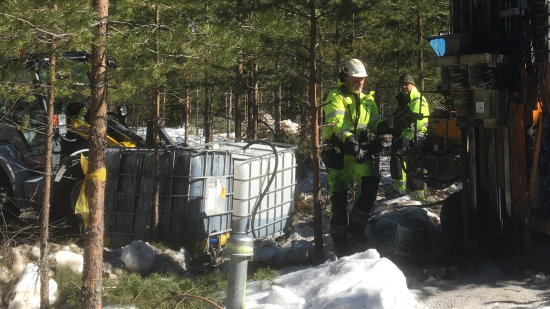 Biologisen komponentin injektointi pilaantuma-alueella tehtiin noin 15-20 metrin syvyyteen.