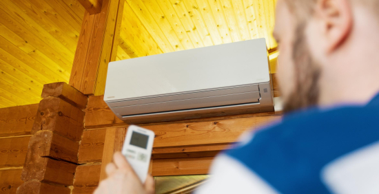 Sähköiset ratkaisut auttavat vanhusten arkea.