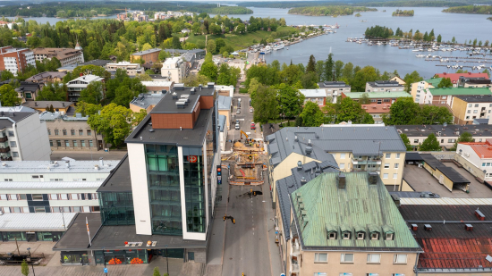 Saneerauksen ensimmäisen vaiheen urakka-alueena on Koulukatu väliltä Kirkkokadun risteys-Oikokatu. 