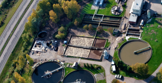 Ilmakuva Toikansuon jätevedenpuhdistamolta.